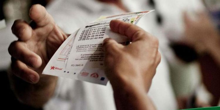 Superenalotto, numeri estrazione vincente oggi 14 gennaio