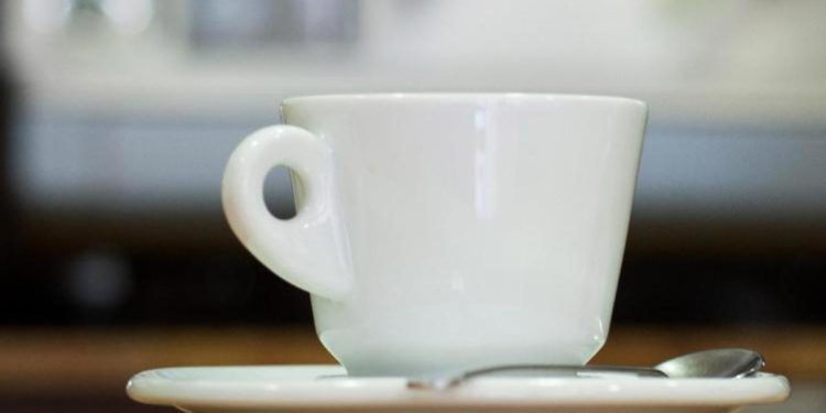 “Bere caffè aiuta a mantenere bassa la pressione”: lo studio