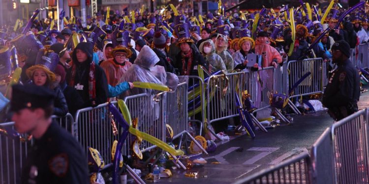 New York, agenti feriti in attacco con machete vicino Times Square