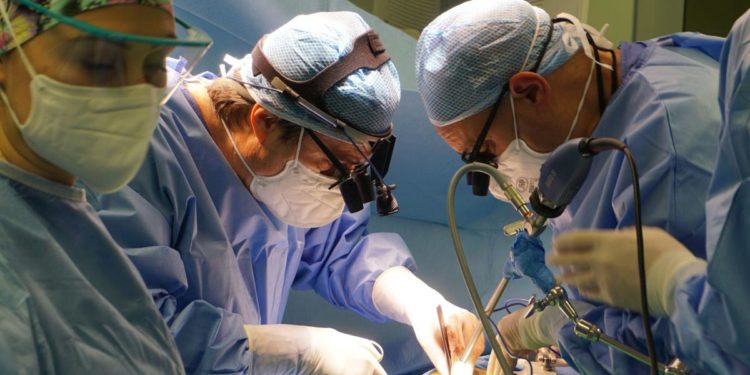 Primo trapianto di polmone da vivente in Italia, dono padre-figlio