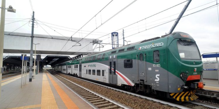 Milano, treno contro segnale in stazione Centrale: ritardi e deviazioni
