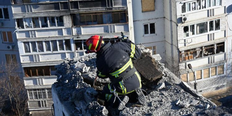 Ucraina, allarme di Kiev: “Russia prepara ondata attacchi per il 24 febbraio”