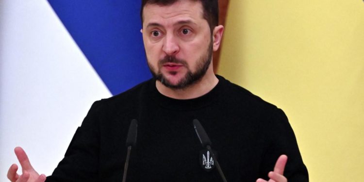 Ucraina, Zelensky: “Servono almeno 300 tank”