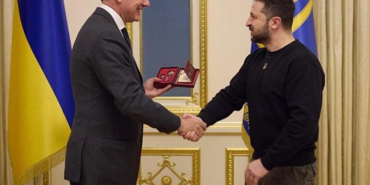 Ucraina, Urso vede Zelensky: “Conferenza ricostruzione a marzo in Italia”