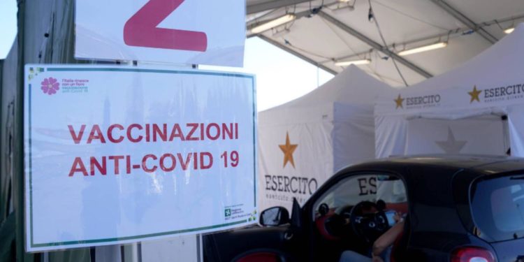 Covid, fisico Battiston: “Tra 1 mese contagi azzerati, ma restare pronti”
