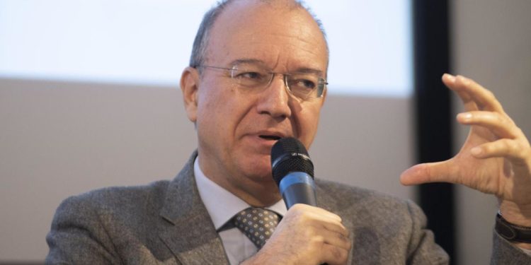 Scuola, Valditara: “Mai parlato di stipendi diversi fra Nord e Sud”