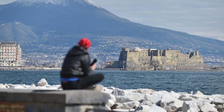 Maltempo Campania, prima neve sul Vesuvio: dalle 12 allerta arancione