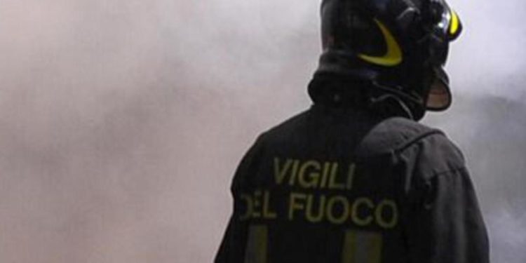 Capodanno, a Roma decine di auto distrutte dai botti