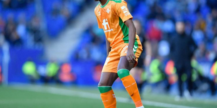 Real Madrid-Atletico, tensione prima del derby: impiccato manichino con maglia di Vinicius