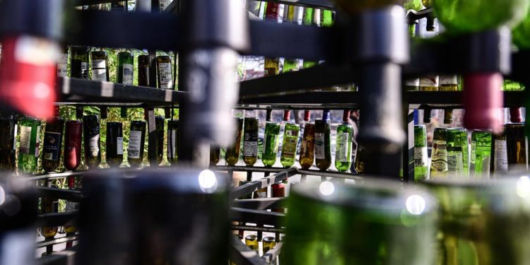 ‘Vino nuoce alla salute’, Lollobrigida: “Alert in etichetta scelta gravissima”