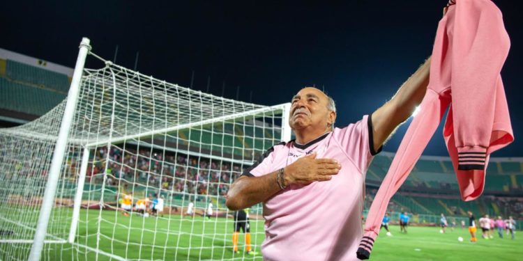 Vito Chimenti, l’ex bomber muore per un malore negli spogliatoi