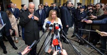 Anarchici, Meloni: “Non trattiamo”. Ovazione per la premier a Milano