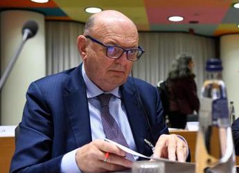 Auto, Italia voterà no a stop motori termici dal 2035