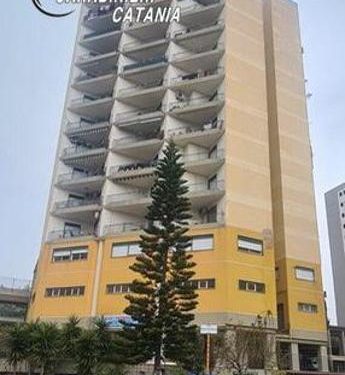 Catania, allaccio abusivo rete elettrica, 80 denunce dei Cc