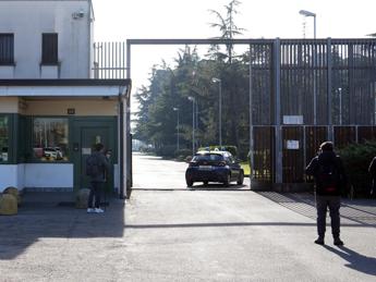 Cospito, magistrati Sorveglianza lo incontrano. Lui: “No alimentazione forzata”