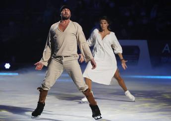 Dramma Kostomarov, pattinatore russo gravissimo per un’infezione