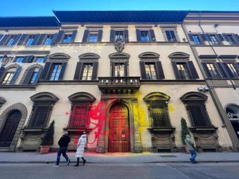 Firenze, imbrattata sede Consiglio regionale: denunciati quattro attivisti