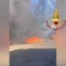 Incendio fuori vetreria a San Giovanni Valdarno, fumo invade A1 – Video