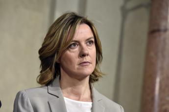 Lorenzin: ‘Urge ampliare screening epatite C, coinvolgere anziani’