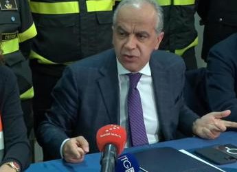 Migranti, Piantedosi: “Naufragio Crotone provocato da incaglio in una secca”