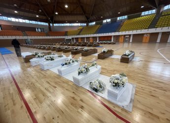 Naufragio migranti, “ammassati in stiva, la barca si è spezzata”: il racconto dell’orrore