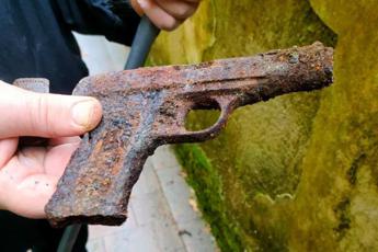 Ritrovata al Giardino di Boboli pistola della seconda guerra mondiale