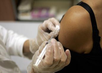 Salutequità, in calo vaccinazioni per meningococco tra adolescenti causa Covid
