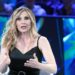 Sanremo 2023, Lorella Cuccarini cade durante le prove