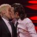 Sanremo 2023, Rosa Chemical-Fedez: il bacio davanti a Chiara Ferragni