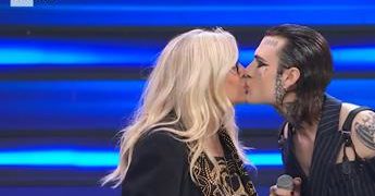 Sanremo 2023, Rosa Chemical bacia anche Venier: “E’ il Festival dell’amore”