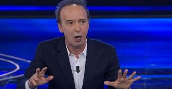 Sanremo 2023, la lezione di Benigni sulla Costituzione