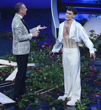 Sanremo 2023, la psicoterapeuta: “Con Blanco serviva polso, Amadeus ha perso un’occasione”