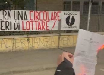 Striscione di Blocco Studentesco vicino a liceo Firenze