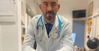 Tumori, Bassetti: “Vaccini a mRna funzionano, vediamo se il solito fenomeno continuerà a chiamarli sieri genici”