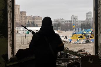 Ucraina, attacco russo su Kharkiv. Allarme antiaereo a Kiev