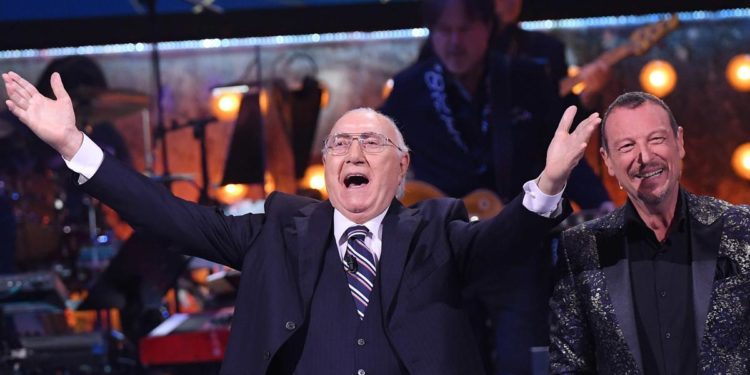 Sanremo 2023, Baudo: “Bel Festival, spero di resistere davanti a tv fino alla fine”