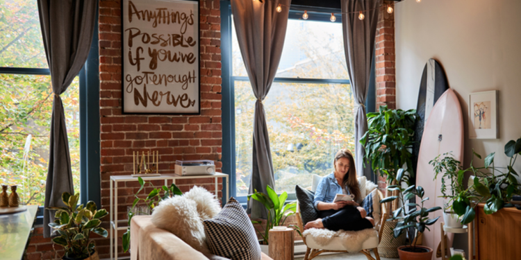 Airbnb, è boom dei viaggi in solitaria