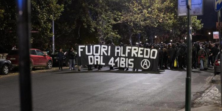 Alfredo Cospito, il medico: “A rischio edema e aritmia fatali”