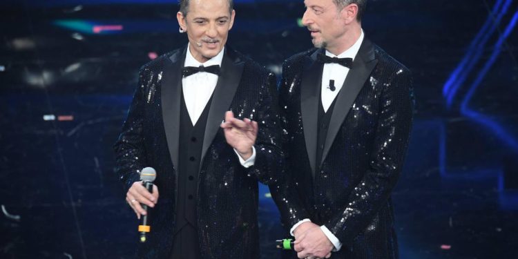 Sanremo 2024, Amadeus pronto per primo annuncio da Fiorello – Video