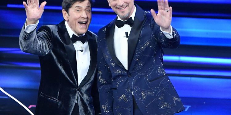 Sanremo 2023, al via la quarta serata: tocca a duetti e cover