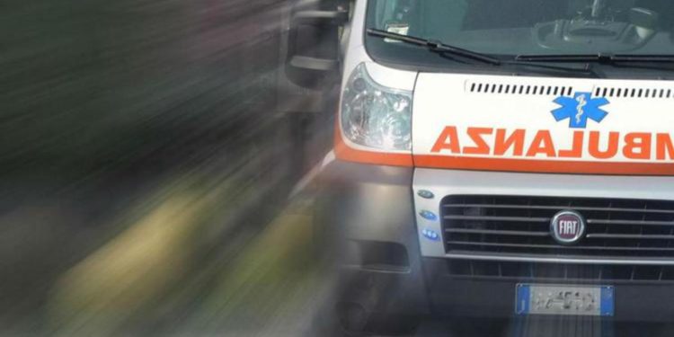Milano, 20enne investita da tram in centro: è grave