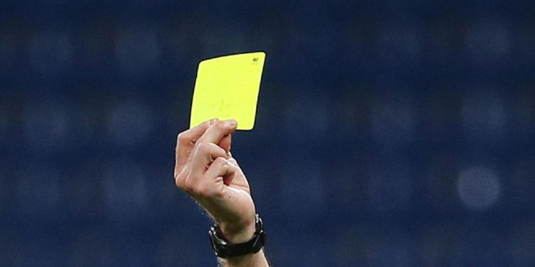 Insulti razzisti all’arbitro, direttore di gara chiude la partita
