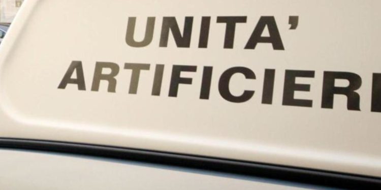 Sanremo, pacco sospetto con miccia: l’intervento degli artificieri