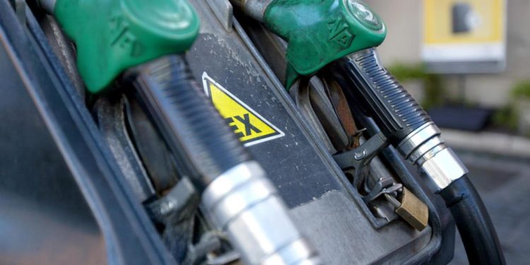 Carburanti, online si può richiedere contributo: chi può averlo