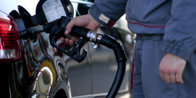 Prezzi carburante, benzina e gasolio in discesa sulla rete oggi