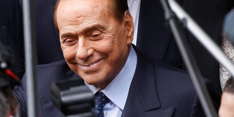 Pensioni, Berlusconi: “1000 euro anche per le mamme”