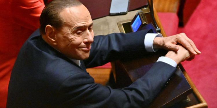 Forza Italia, Berlusconi: “Nostri parlamentari lavorano meglio e di più”