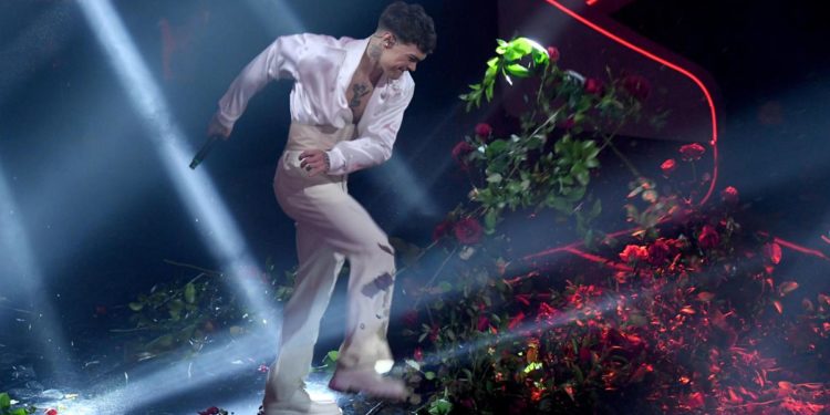 Sanremo 2023, Blanco spacca tutto e si giustifica: “Non mi sentivo la voce”