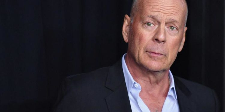Bruce Willis malato, soffre di demenza frontotemporale: “Non c’è cura”