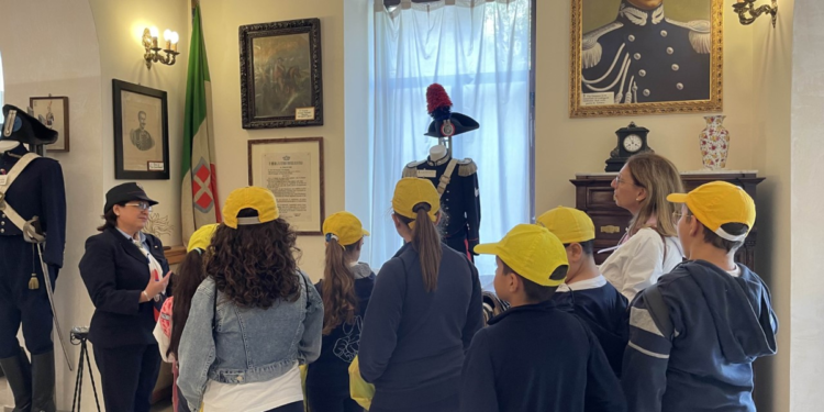 Palermo, gli studenti in visita alla Legione Carabinieri